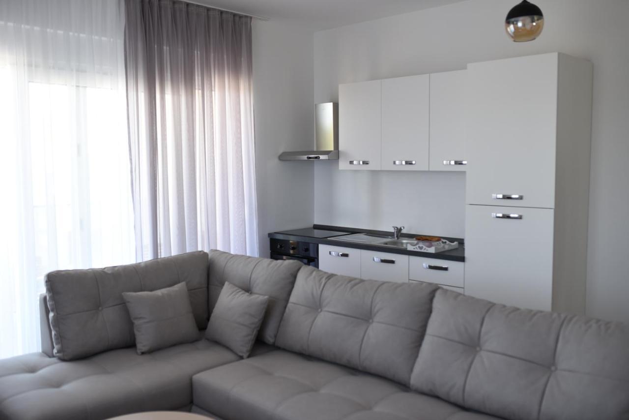 B1Villa Srima Luaran gambar