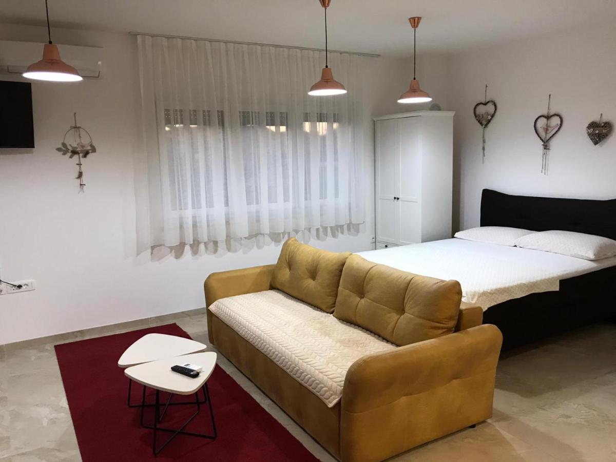 B1Villa Srima Luaran gambar